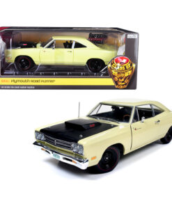 1969/5 Plymouth Road Runner Coupe Sunfire Yellow with Black Hood Looney Tunes Class of 1969 Special Limited Edition 1/18 Diecast Model Car by Autoworld AMM1180